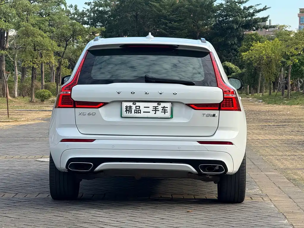 Volvo XC60 PHEV — фото 4