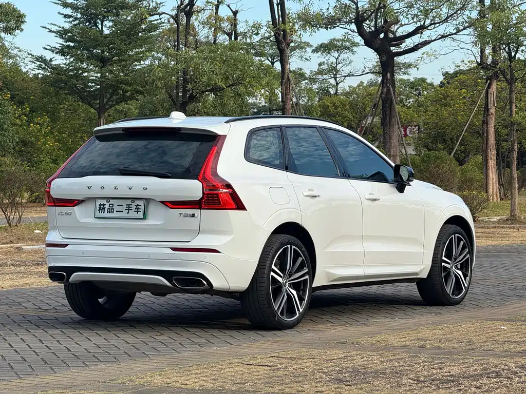 Volvo XC60 PHEV — фото 6