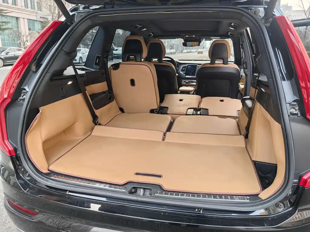 Volvo XC90 — фото 11