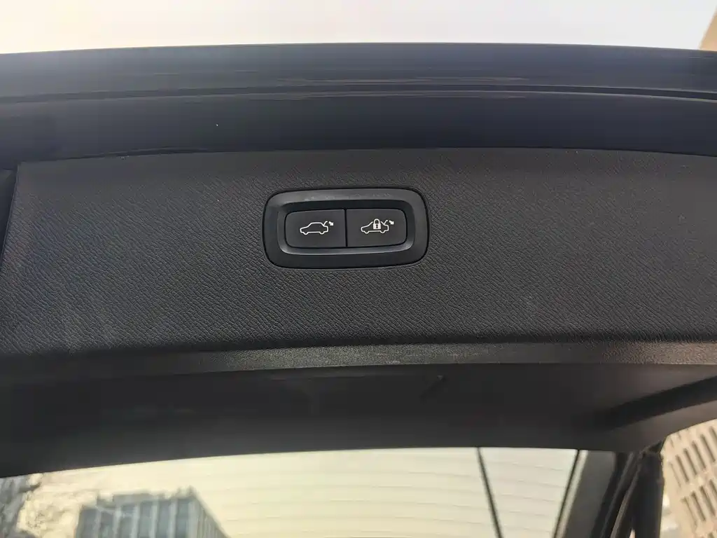 Volvo XC90 — фото 13