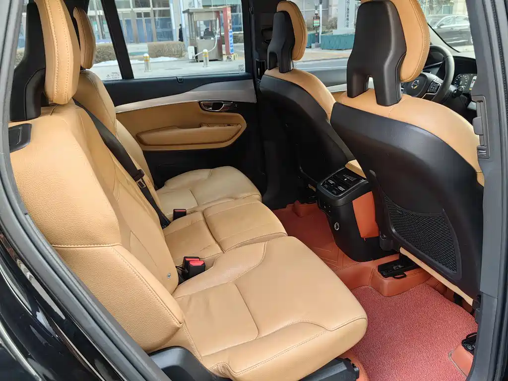Volvo XC90 — фото 17