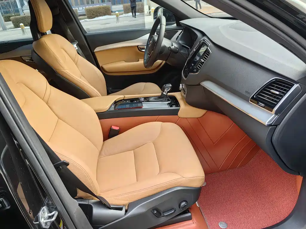 Volvo XC90 — фото 20