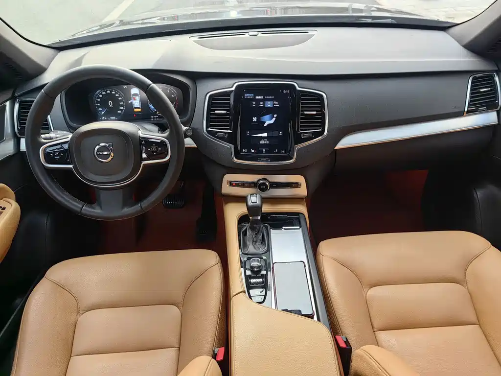Volvo XC90 — фото 22