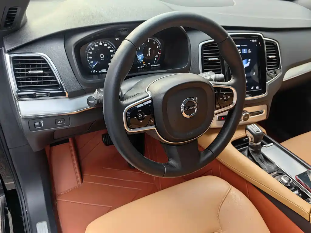 Volvo XC90 — фото 25