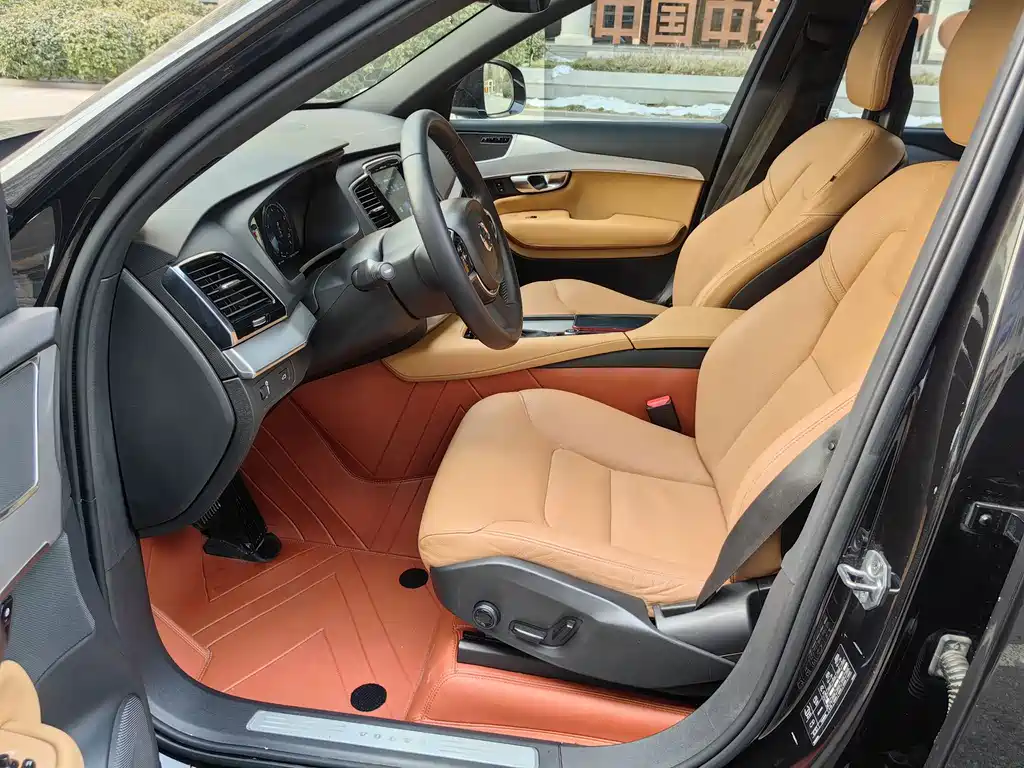 Volvo XC90 — фото 27