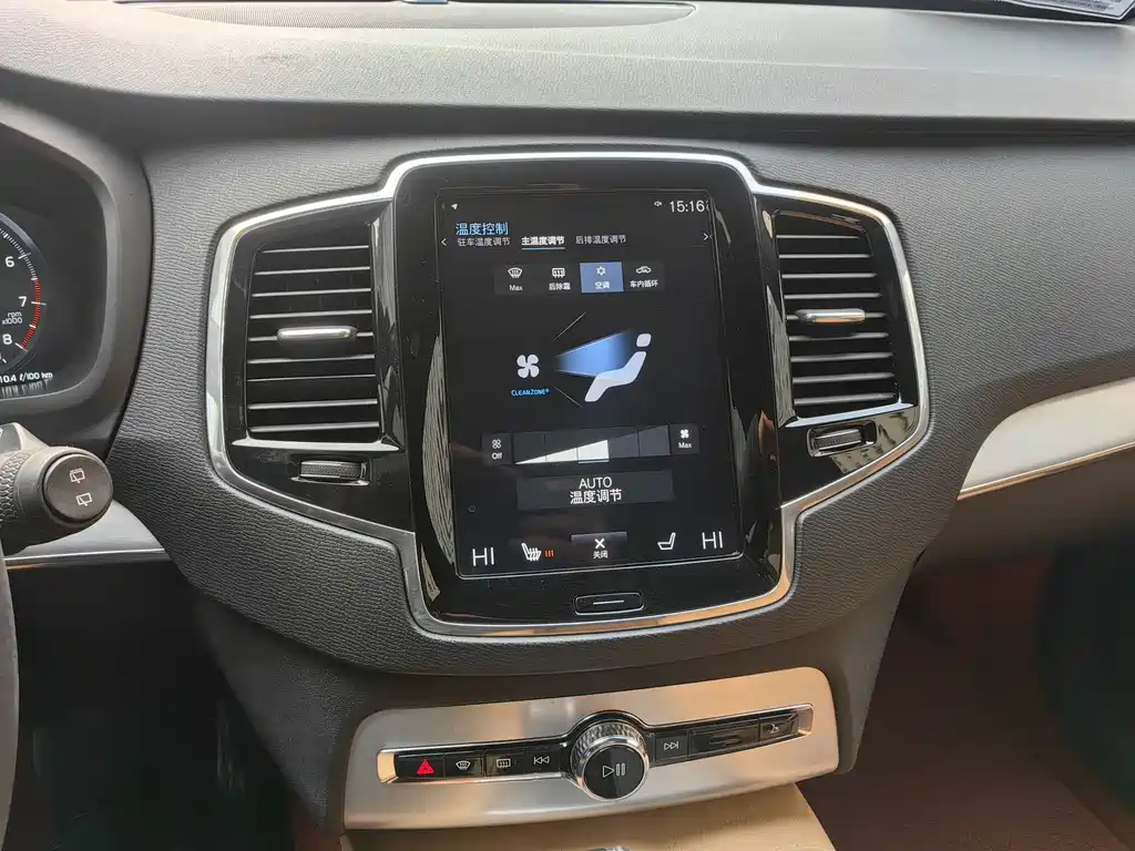 Volvo XC90 — фото 29