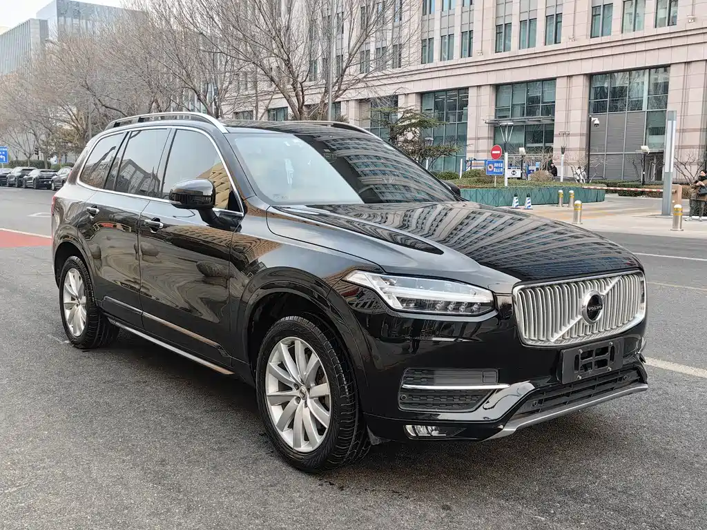 Volvo XC90 — фото 8