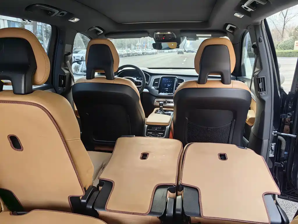 Volvo XC90 — фото 10
