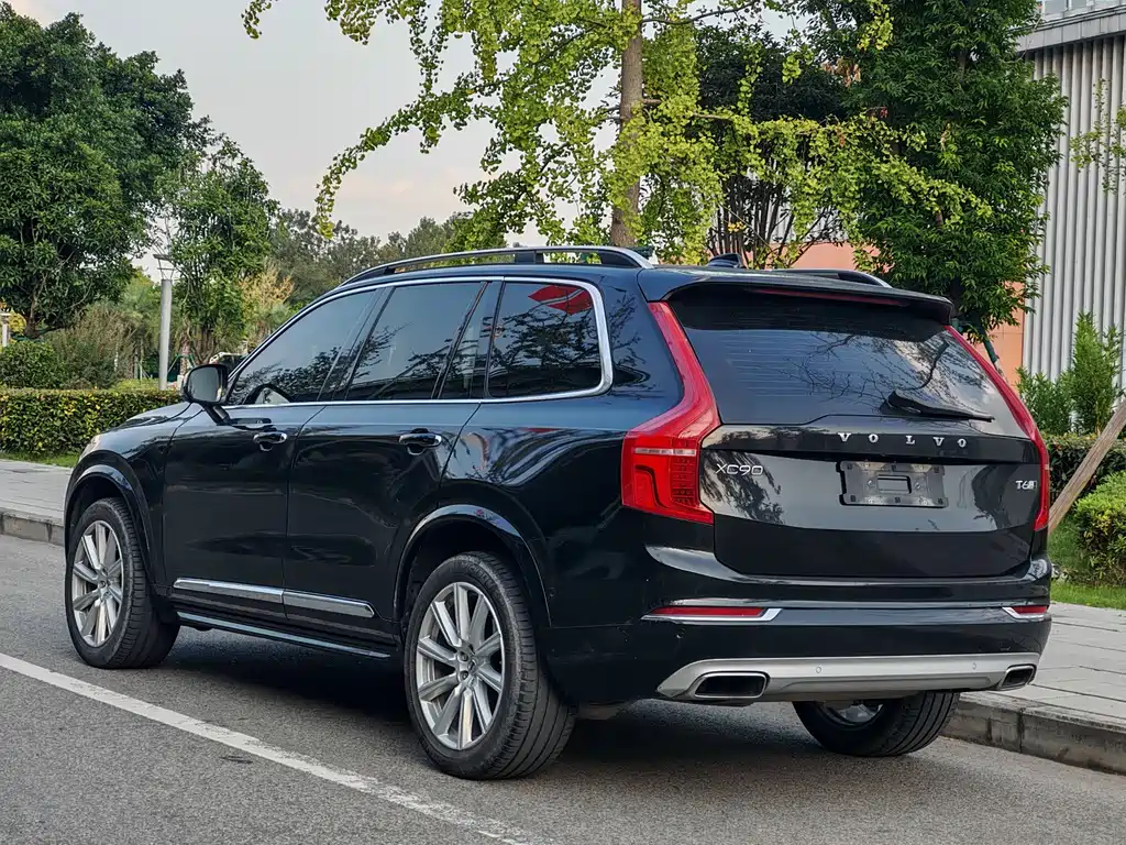 Volvo XC90 — фото 13