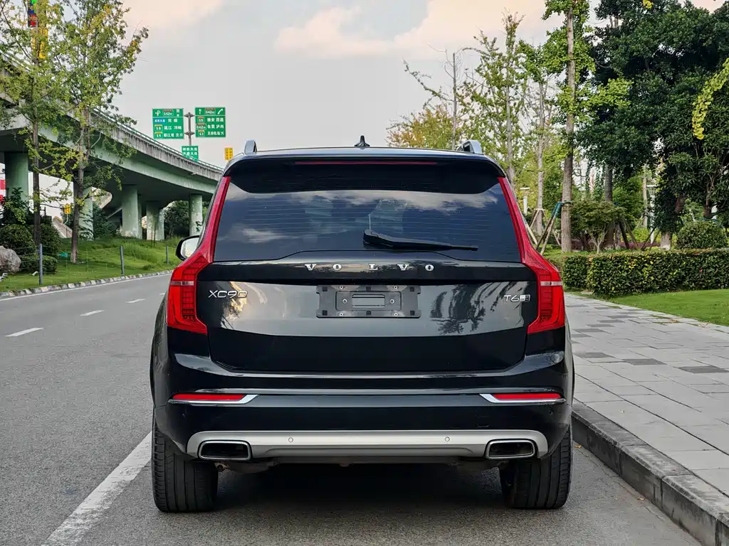 Volvo XC90 — фото 14