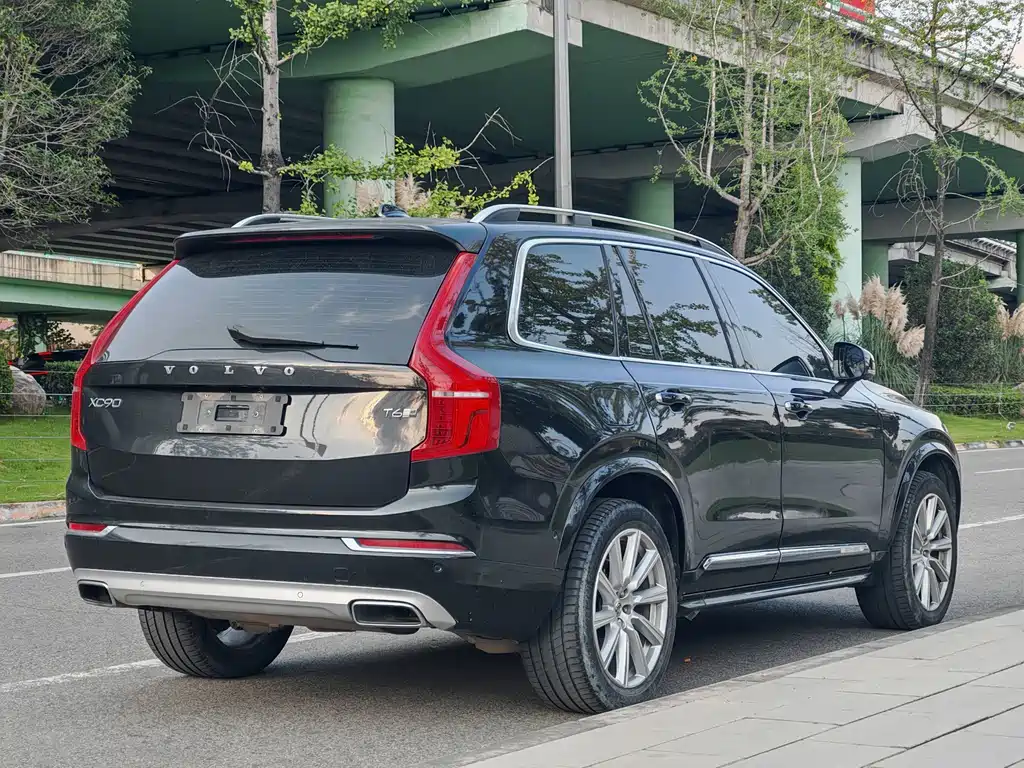 Volvo XC90 — фото 15