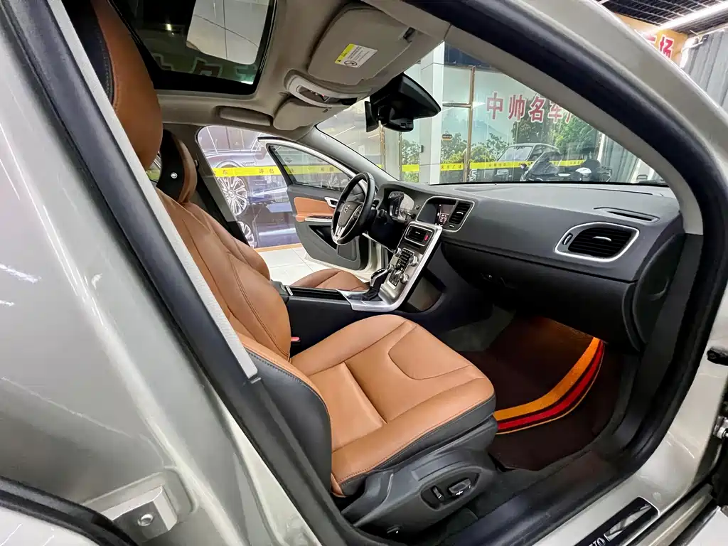 Volvo S60 — фото 15