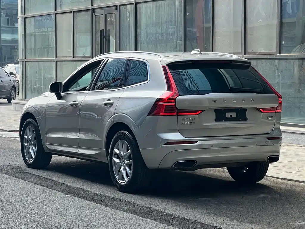 Volvo XC60 — фото 4
