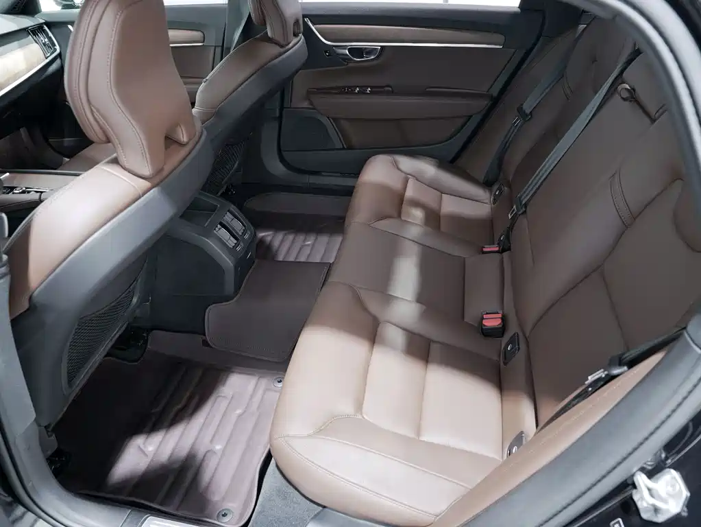 Volvo S90 — фото 14