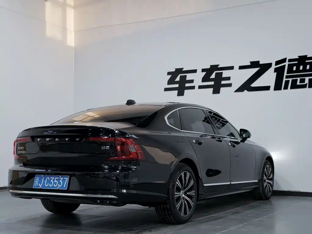 Volvo S90 — фото 19