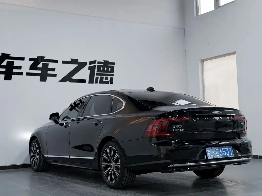 Volvo S90 — фото 20