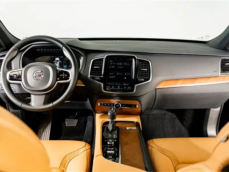 Volvo XC90 — фото 16