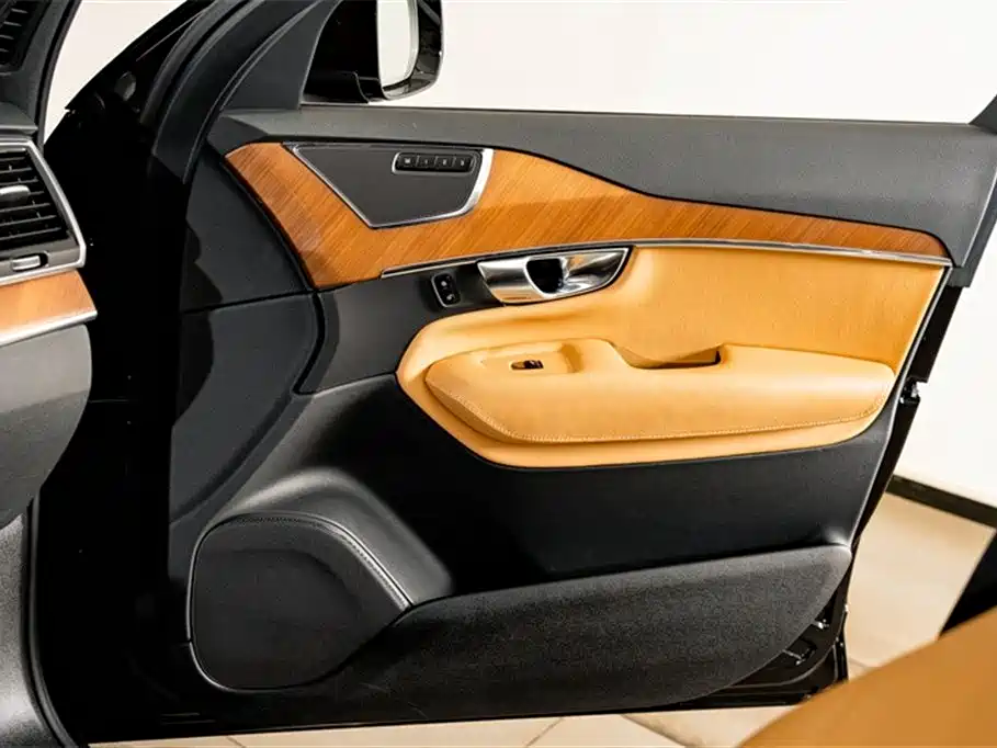 Volvo XC90 — фото 19