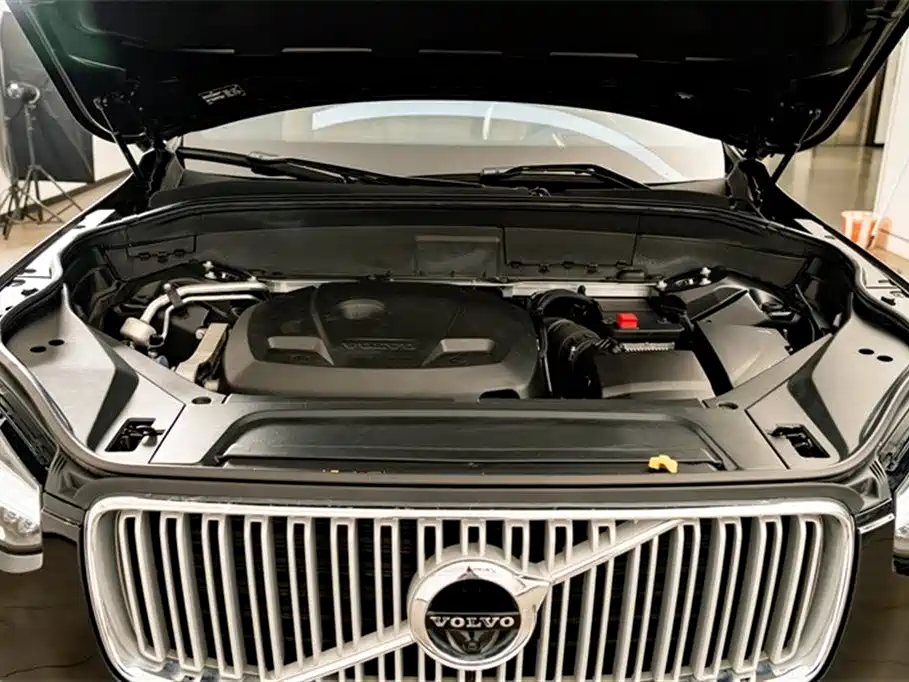 Volvo XC90 — фото 29
