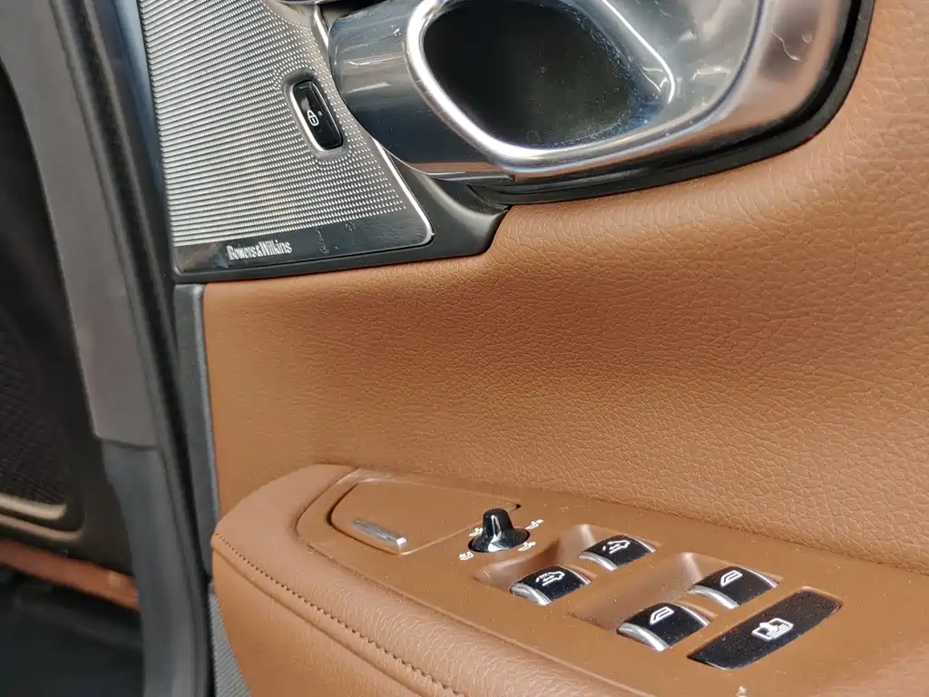 Volvo S90 — фото 15