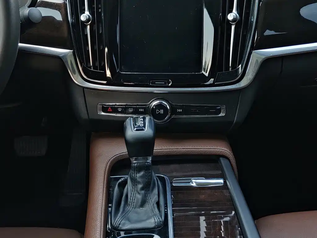 Volvo S90 — фото 17