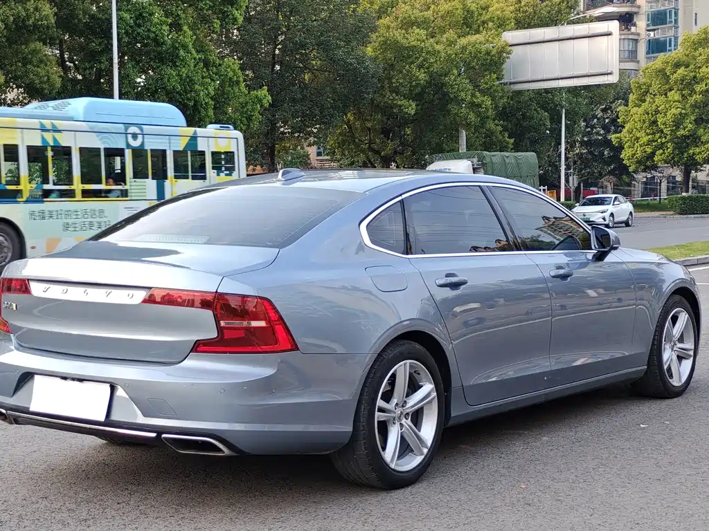 Volvo S90 — фото 9