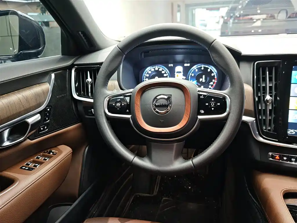 Volvo S90 — фото 14
