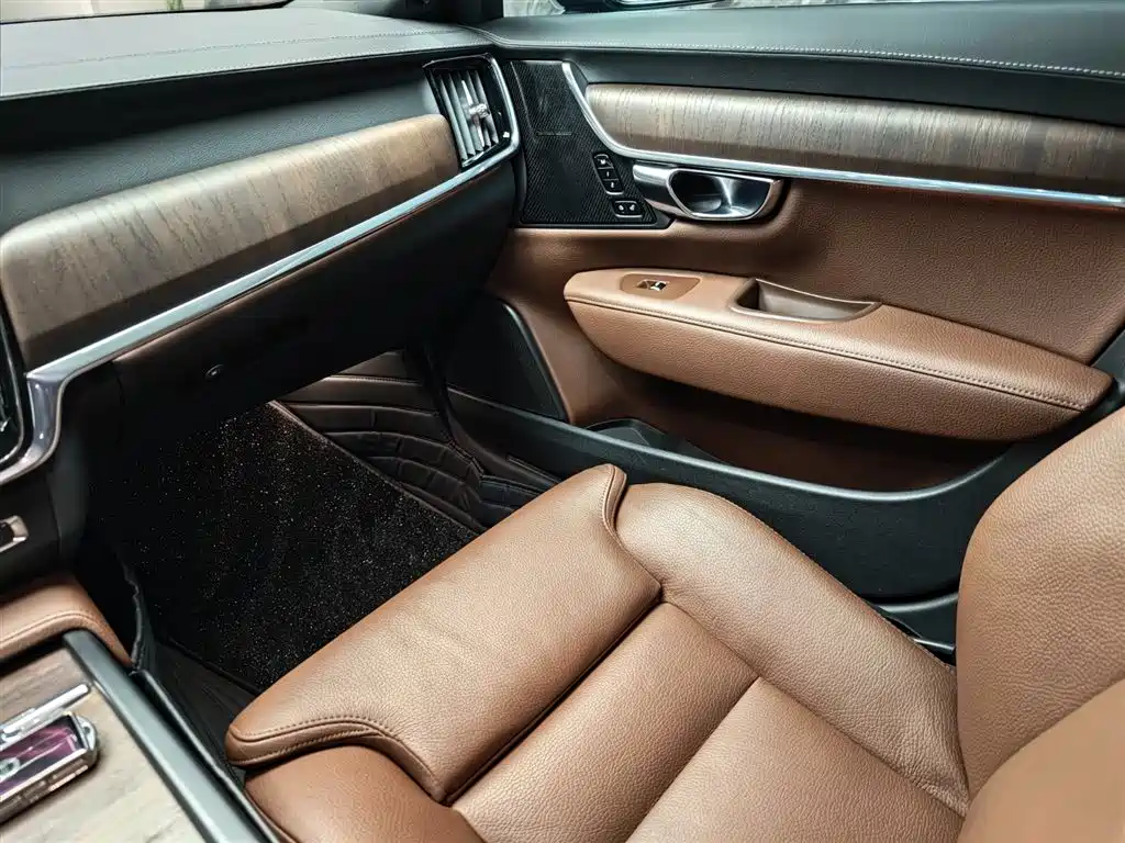 Volvo S90 — фото 17