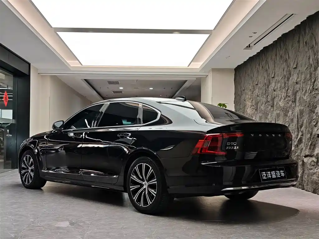 Volvo S90 — фото 19