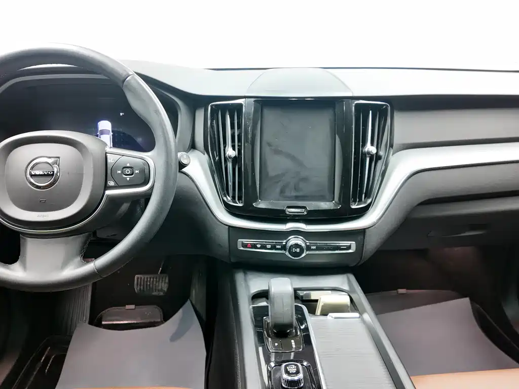 Volvo XC60 — фото 13