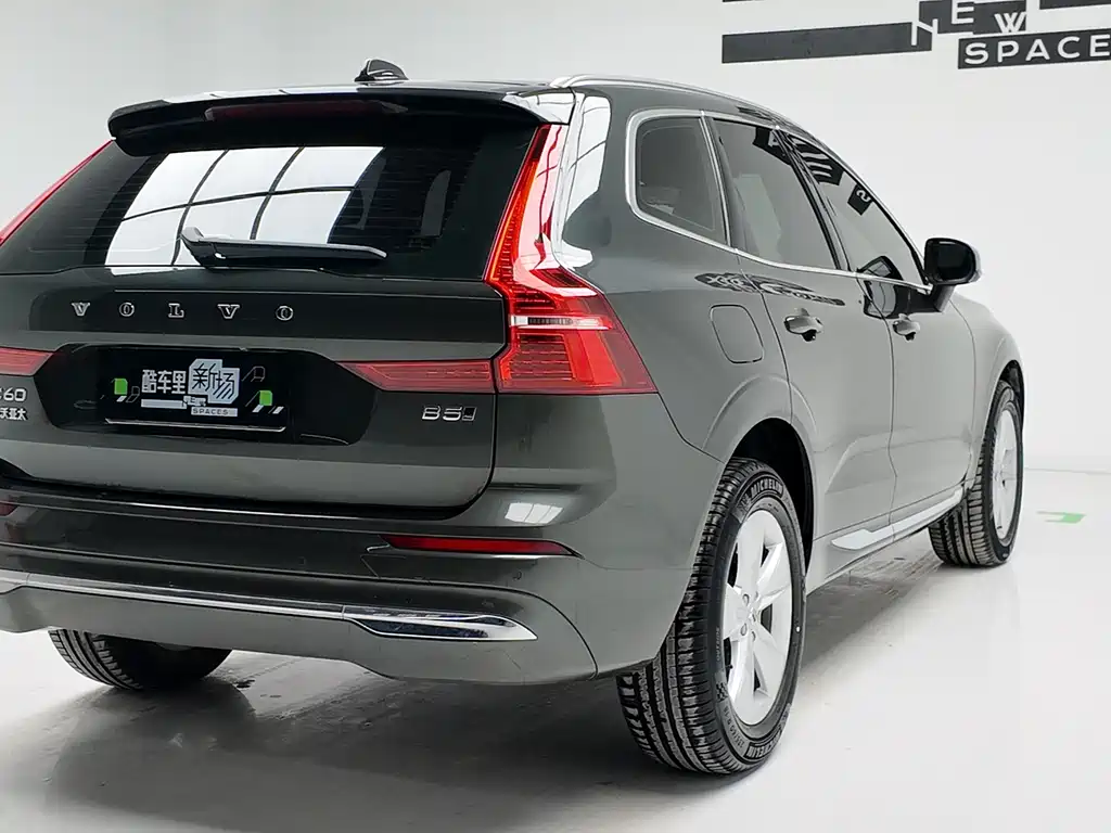 Volvo XC60 — фото 6