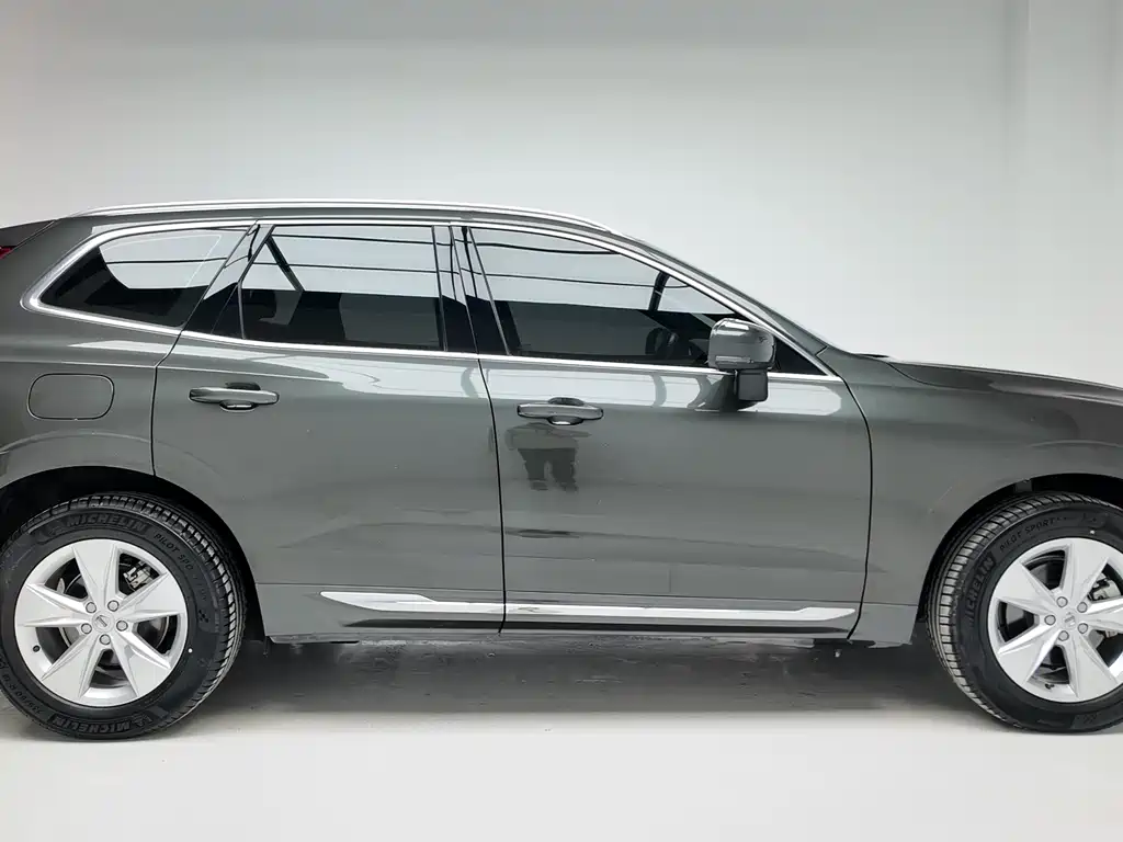 Volvo XC60 — фото 9