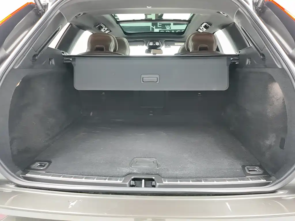 Volvo XC60 — фото 10