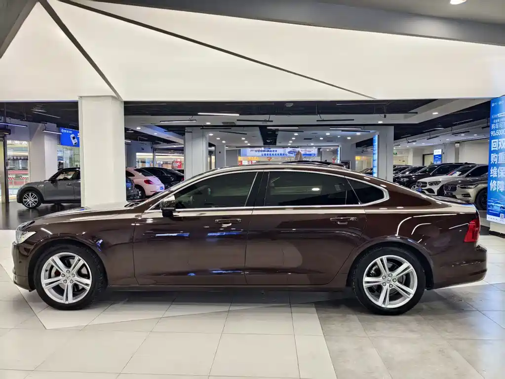 Volvo S90 — фото 19