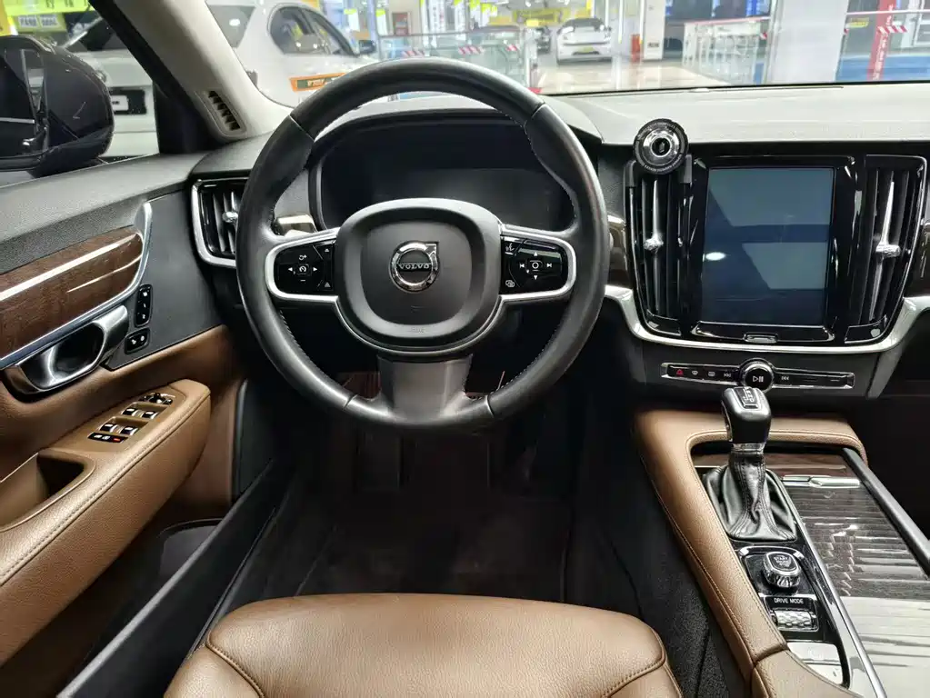 Volvo S90 — фото 9