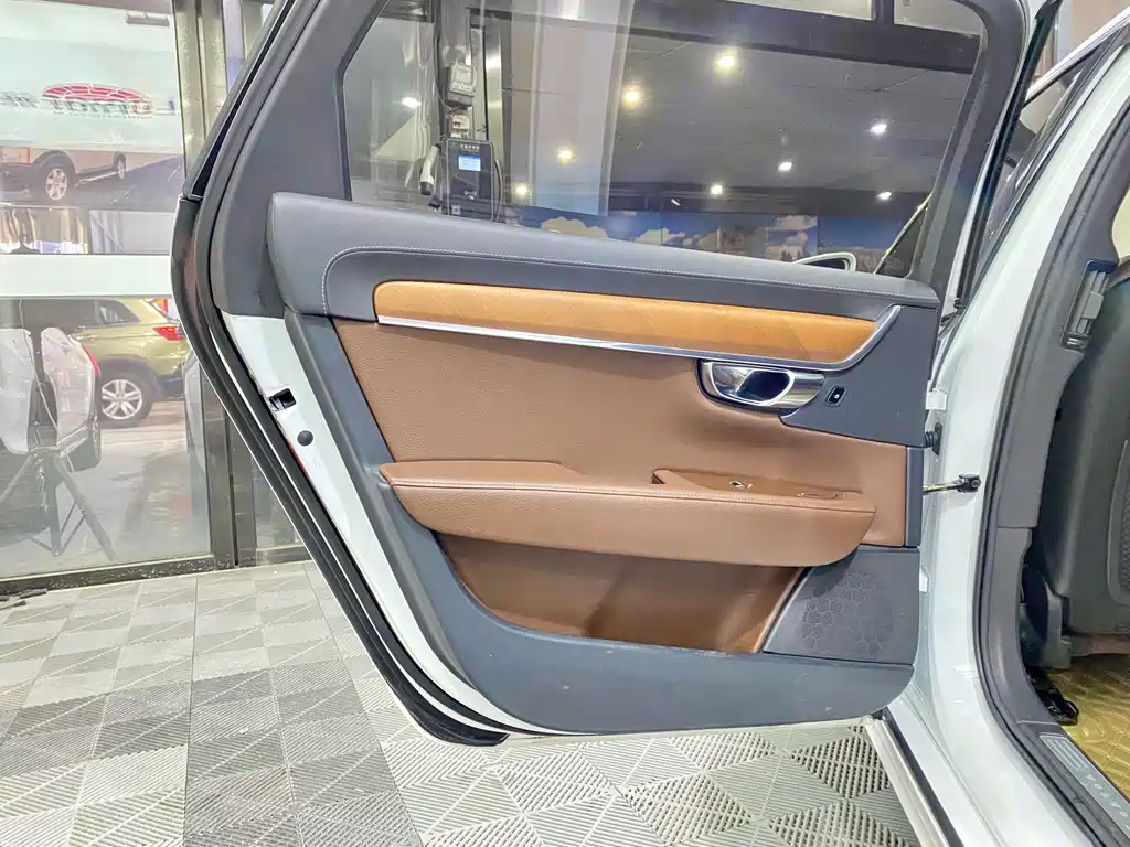 Volvo S90 — фото 13