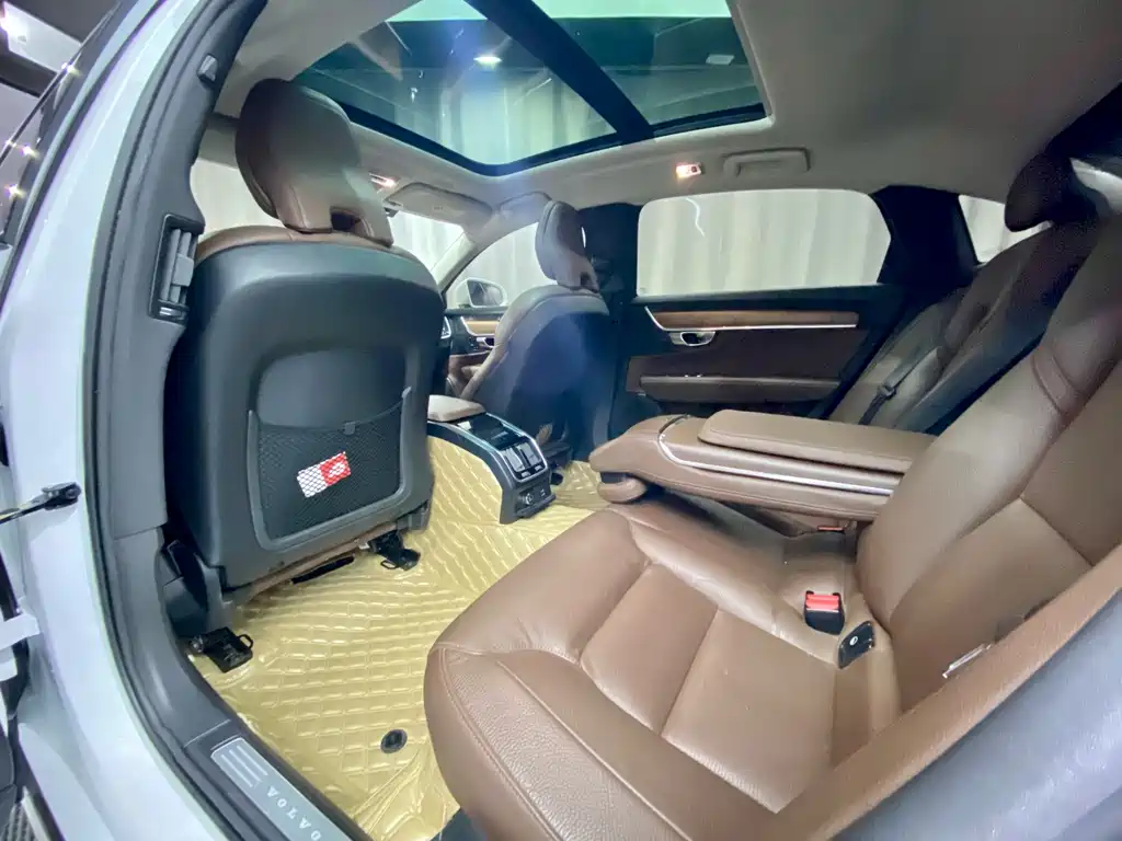 Volvo S90 — фото 14