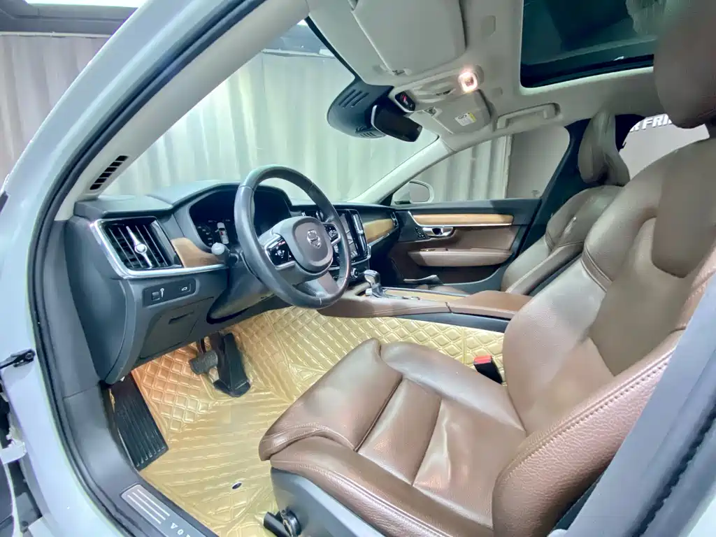 Volvo S90 — фото 9