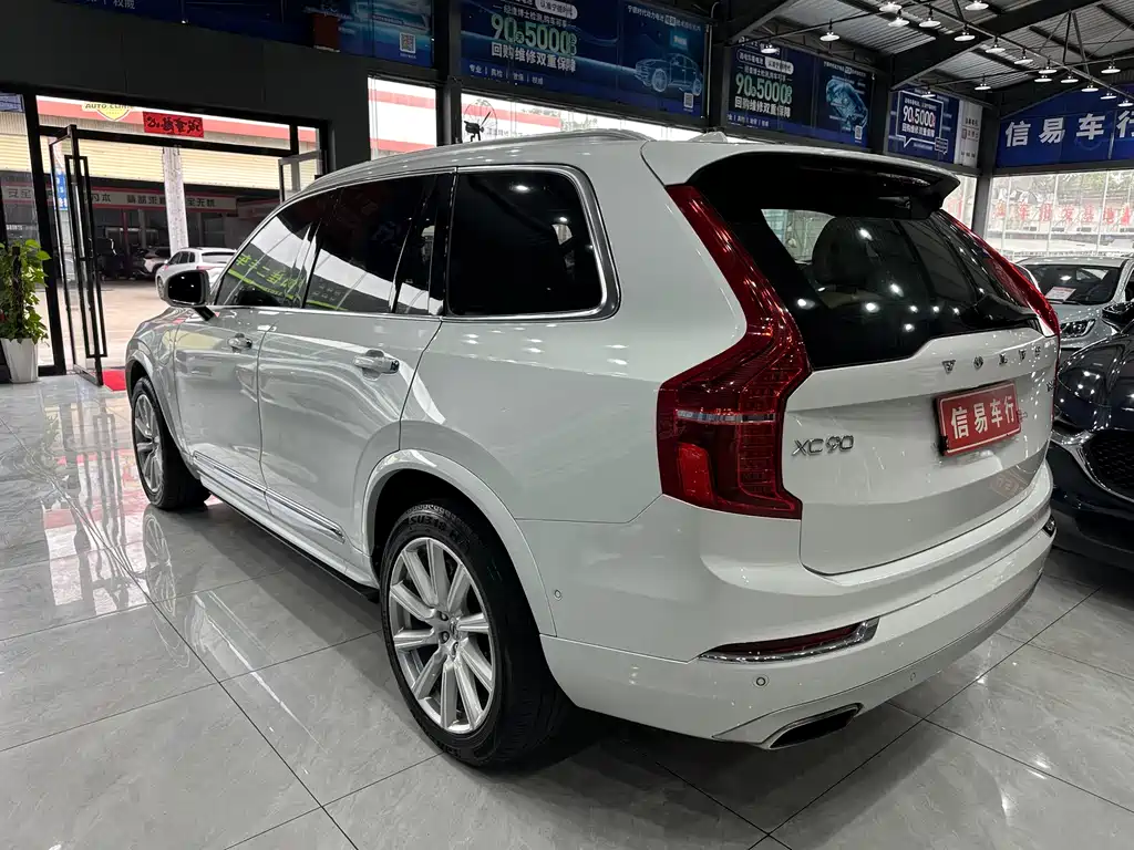 Volvo XC90 PHEV — фото 18