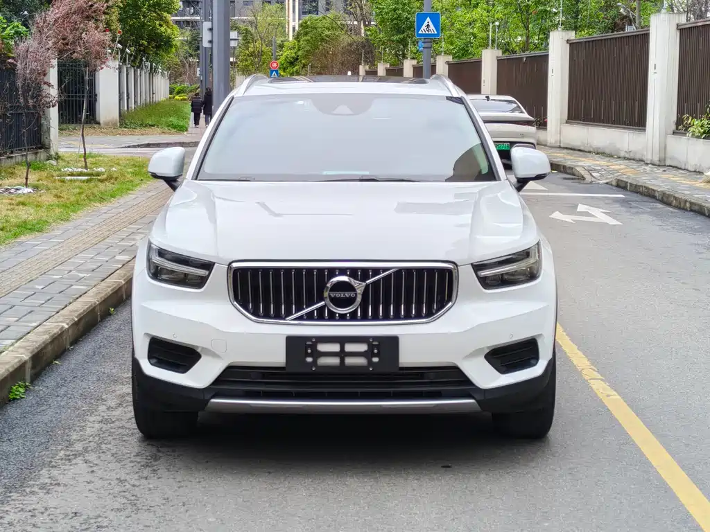 Volvo XC40 — фото 2