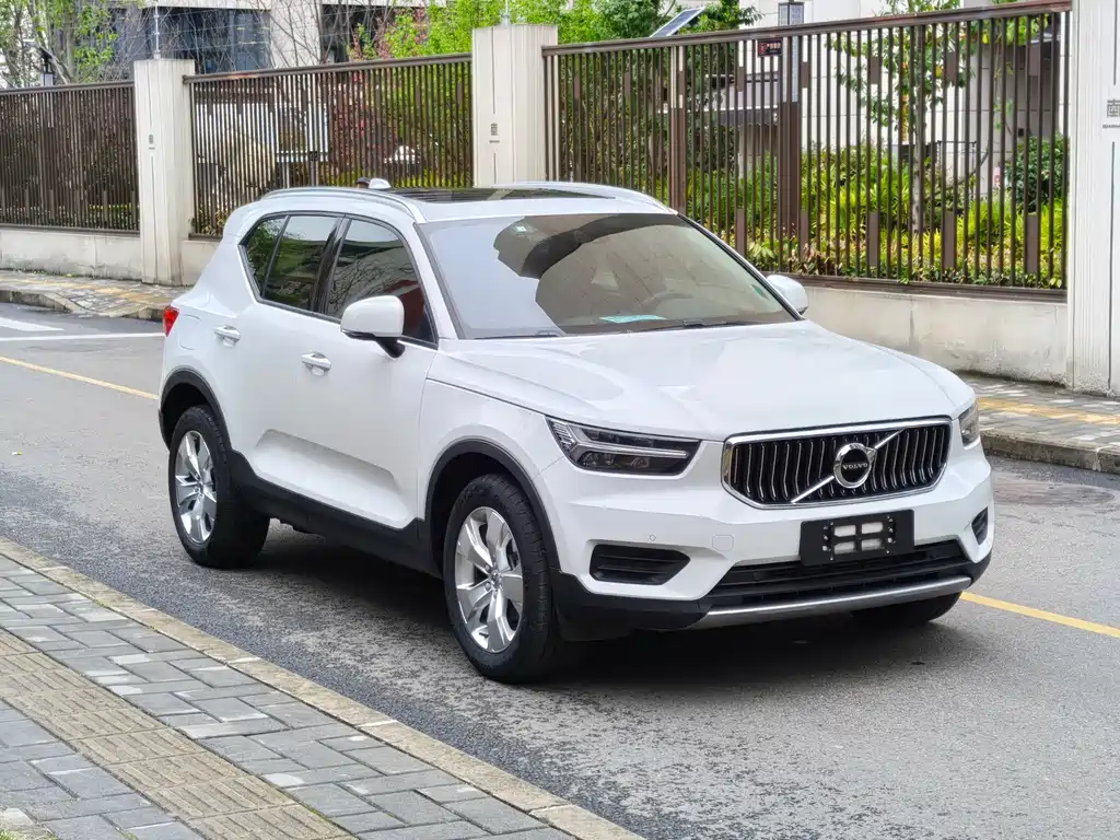 Volvo XC40 — фото 3