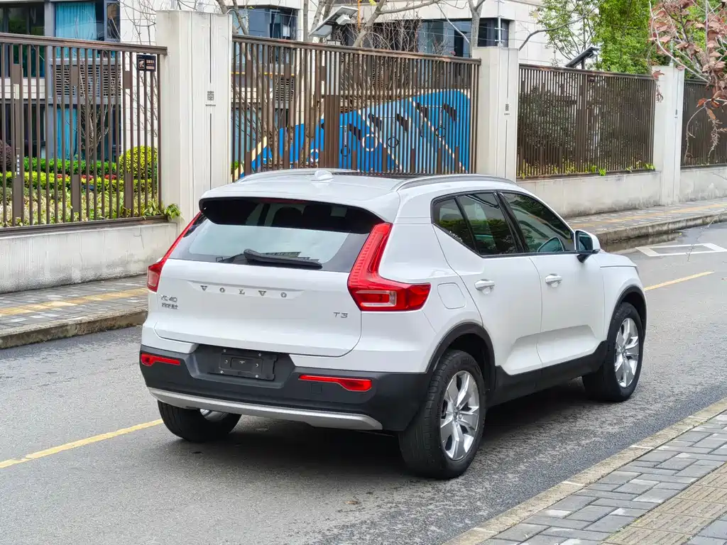 Volvo XC40 — фото 5