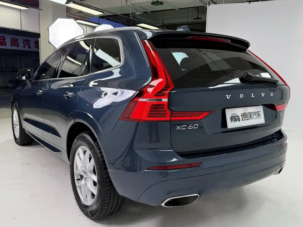 Volvo XC60 — фото 26
