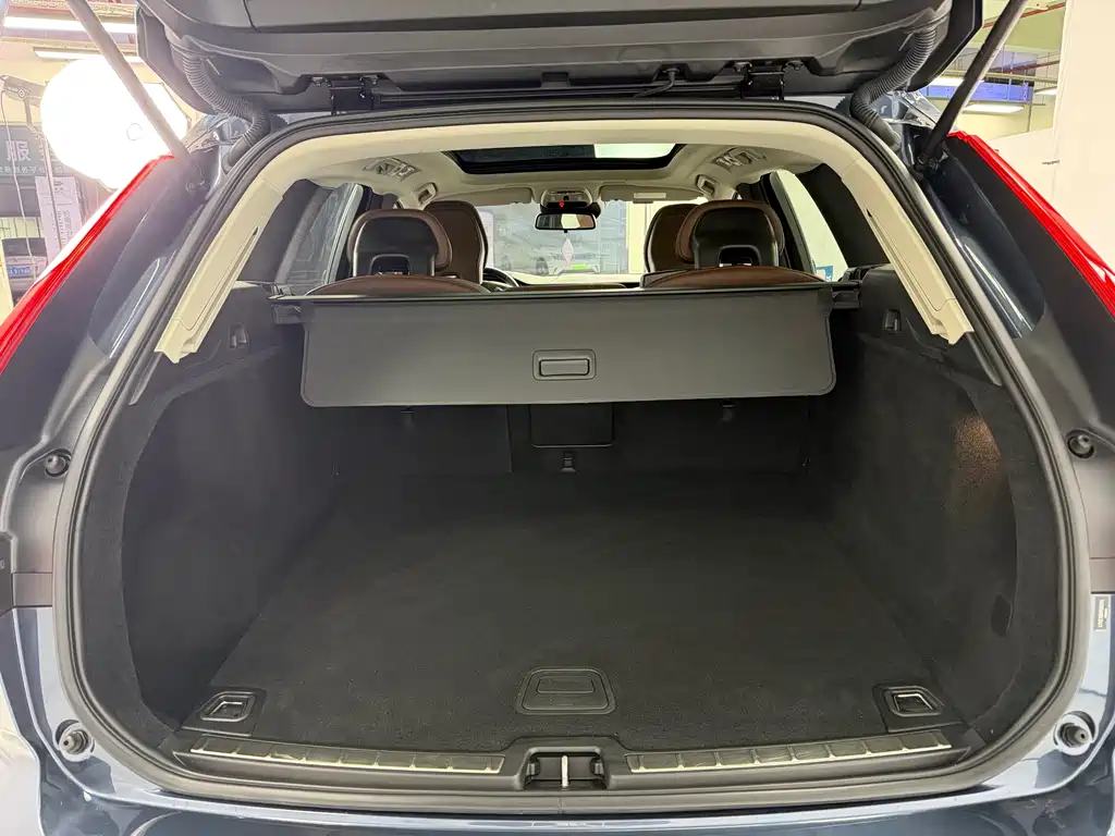 Volvo XC60 — фото 10