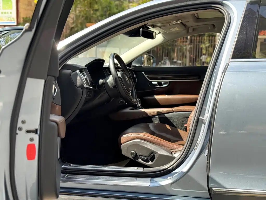 Volvo S90 — фото 11