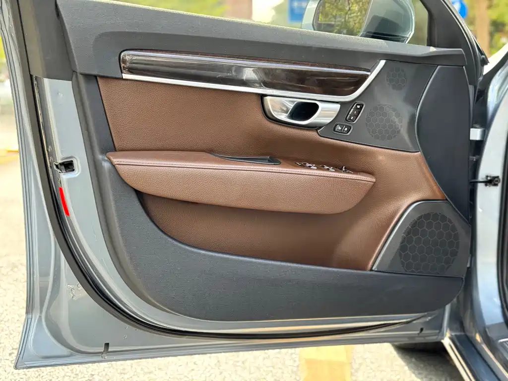 Volvo S90 — фото 14