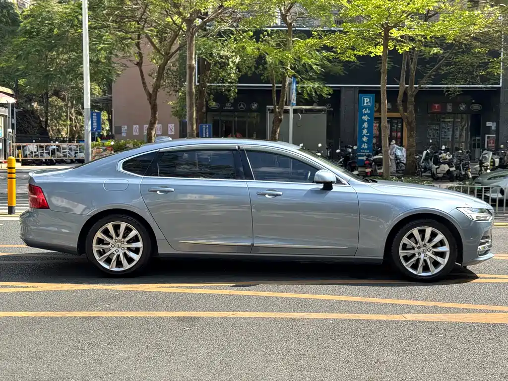 Volvo S90 — фото 17