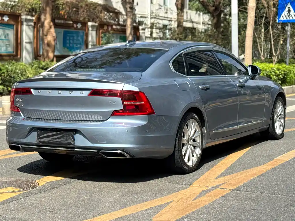 Volvo S90 — фото 21