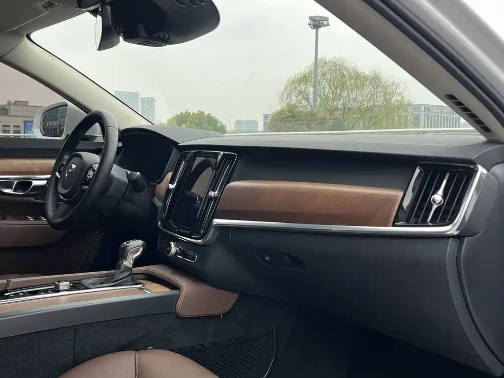 Volvo S90 — фото 13