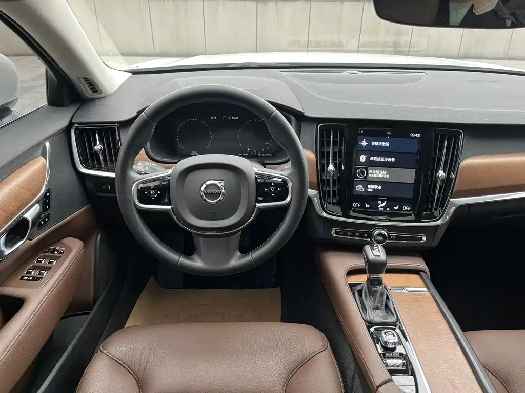 Volvo S90 — фото 14